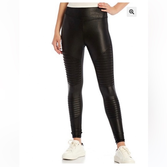 Adore Me- metallic black leggings with ribbed design - Picture 1 of 6